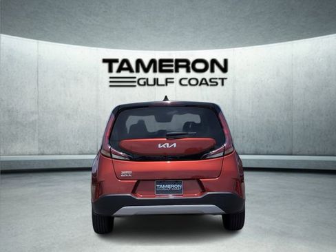 Used 2025 Kia Soul LX FWD image 4