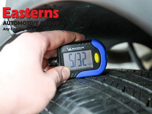 Used 2022 Toyota Corolla Cross XLE w/ Convenience Package image 26