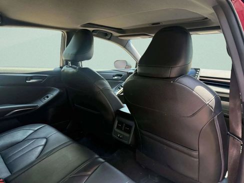 Used 2019 Toyota Avalon XLE image 11