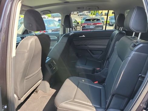 Certified 2021 Volkswagen Atlas SE w/ Panoramic Sunroof Package FWD image 11