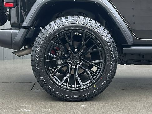 Used 2024 Jeep Wrangler Unlimited Rubicon 4xe w/ Technology Group image 12