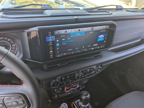 Used 2024 Jeep Gladiator Rubicon w/ Convenience Group image 24