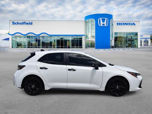 Used 2021 Toyota Corolla SE FWD image 2