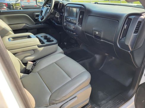 Used 2018 Chevrolet Silverado 1500 W/T w/ Trailering Package image 9