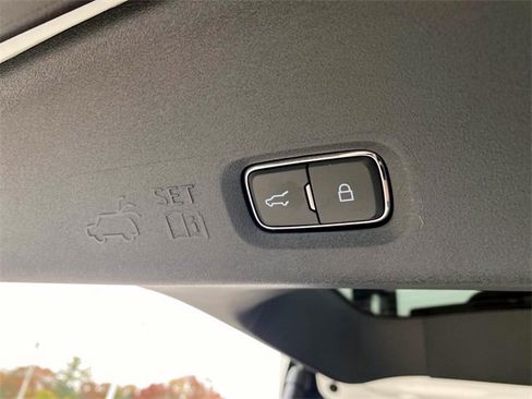 Used 2025 Ford Expedition Max Platinum w/ Driver's Package image 9