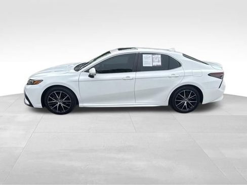 Used 2023 Toyota Camry SE w/ Convenience Package FWD image 2
