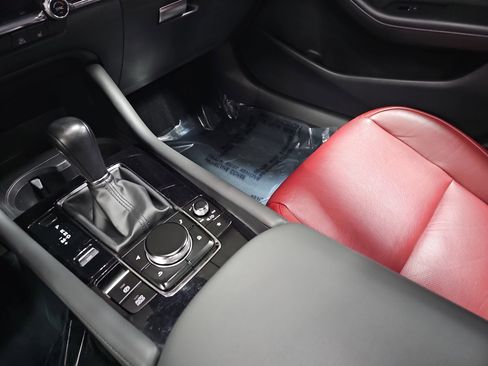 Used 2021 MAZDA MAZDA3 Hatchback w/Premium Plus Pkg image 26