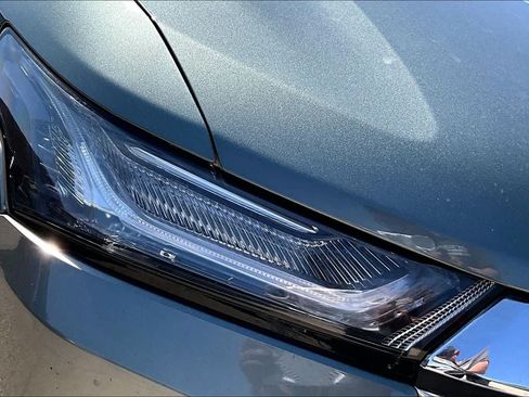 Used 2023 Chevrolet Traverse LT FWD image 27