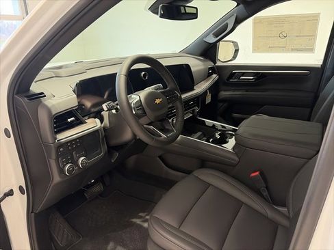 New 2026 Chevrolet Suburban LT image 8