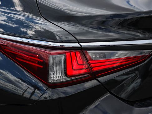 Used 2022 Lexus ES 350 w/ Premium Package FWD image 11