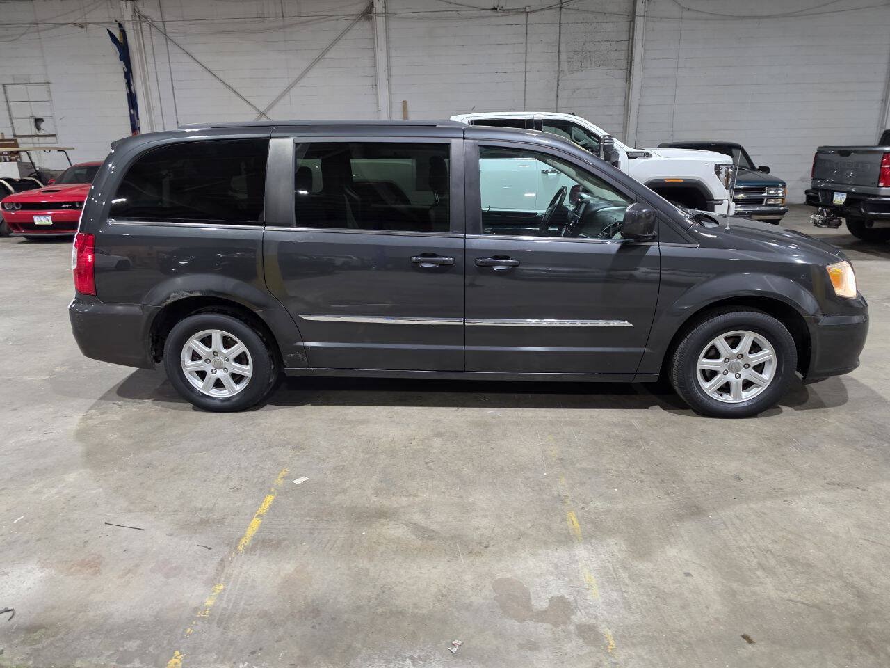 Used 2011 Chrysler Town & Country Touring FWD image 14