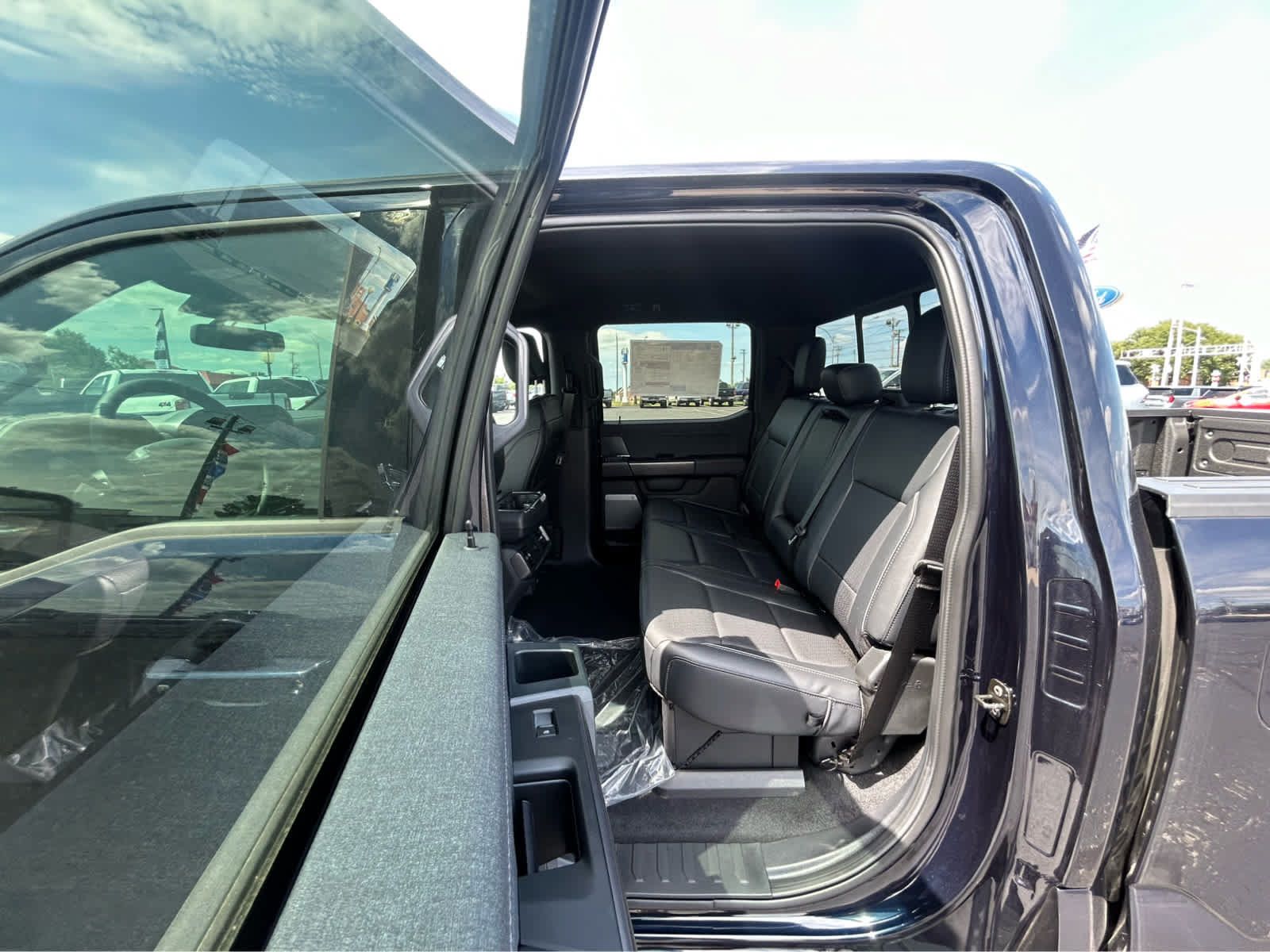 New 2026 Ford F150 Lariat w/ Equipment Group 501A Mid AWD/4WD image 9