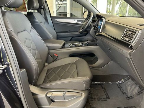 Used 2025 Volkswagen Atlas Cross Sport SE AWD/4WD image 22