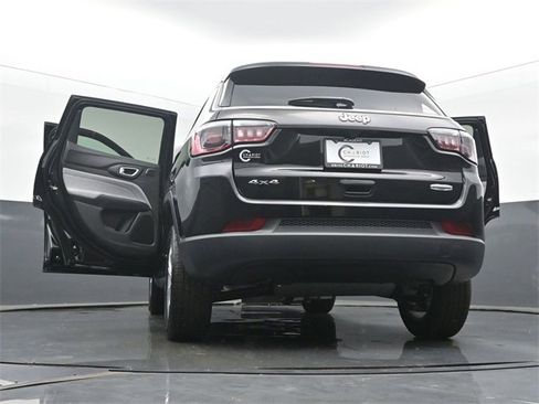 New 2025 Jeep Compass Latitude w/ Sun & Sound Group image 60