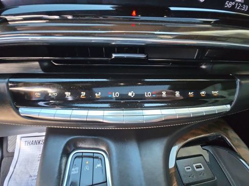 Used 2024 Cadillac Escalade ESV Sport Platinum w/ LPO, ONYX Package AWD/4WD image 23