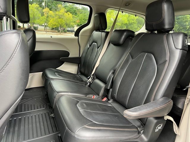 Used 2018 Chrysler Pacifica Touring-L FWD image 15