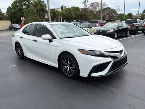 Used 2024 Toyota Camry SE FWD image 7