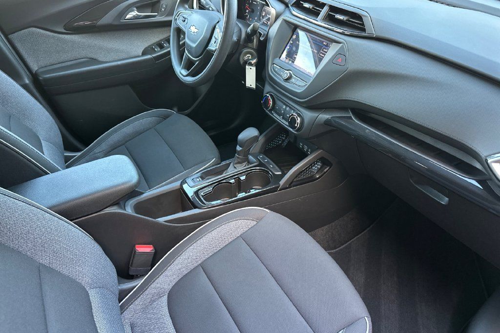 Used 2023 Chevrolet TrailBlazer LS FWD image 17