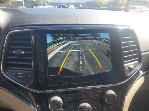 Used 2019 Jeep Grand Cherokee Limited image 21