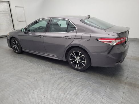 Used 2020 Toyota Camry SE image 3