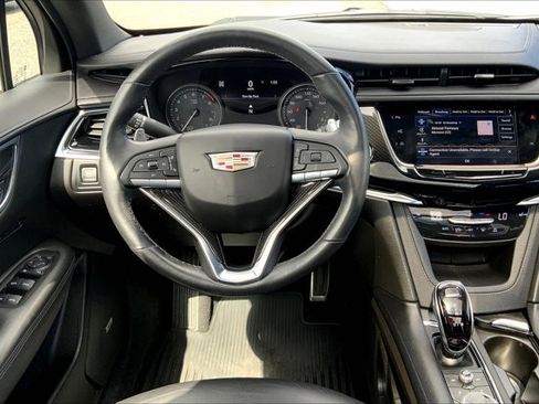 Used 2022 Cadillac XT6 Sport w/ Technology Package image 4