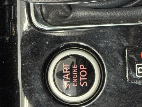 Used 2021 Nissan Kicks SR w/ Exterior Package FWD image 27