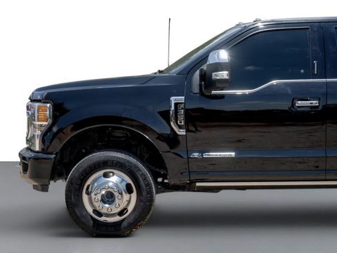 Used 2022 Ford F350 Platinum w/ FX4 Off-Road Package AWD/4WD image 10