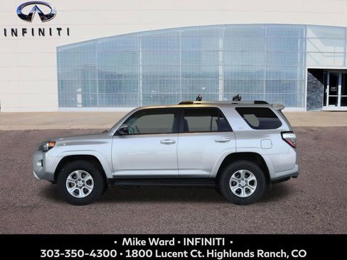 Used 2019 Toyota 4Runner SR5 AWD/4WD image 2