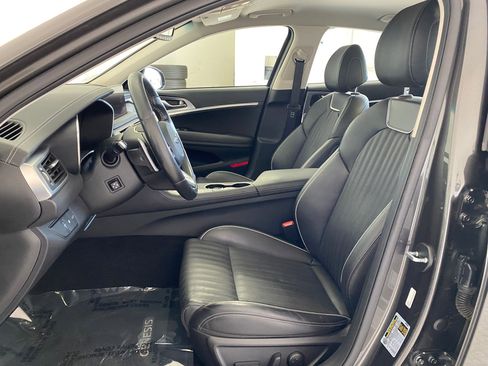 Used 2023 Genesis G70 3.3T image 4