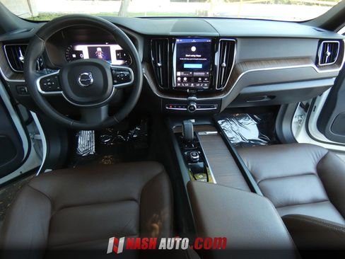 Used 2022 Volvo XC60 B5 Momentum AWD/4WD image 22
