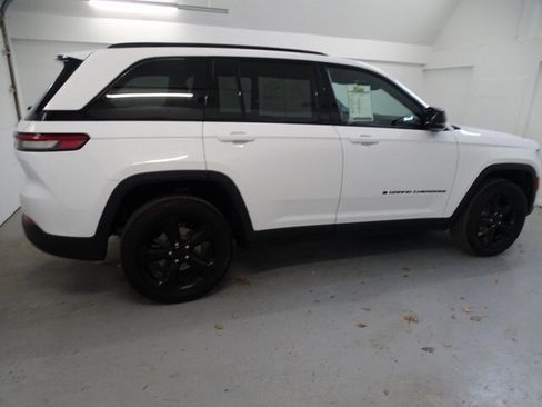 Certified 2023 Jeep Grand Cherokee Altitude image 23