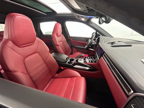 Used 2023 Porsche Cayenne Turbo image 41