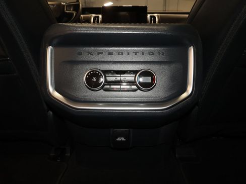 Used 2025 Ford Expedition Platinum AWD/4WD image 31