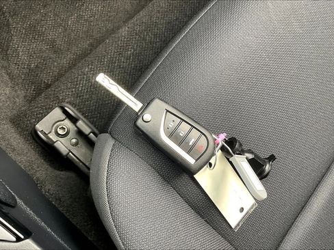 Used 2023 Toyota Corolla LE image 14