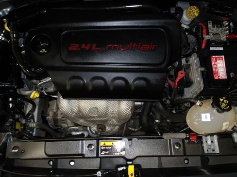 Used 2018 Jeep Renegade Latitude w/ Cold Weather Group AWD/4WD image 21