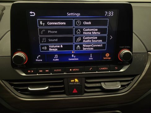 Used 2025 Nissan Altima 2.5 SV FWD image 25