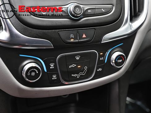 Used 2022 Chevrolet Equinox LS w/ LS Convenience Package image 19