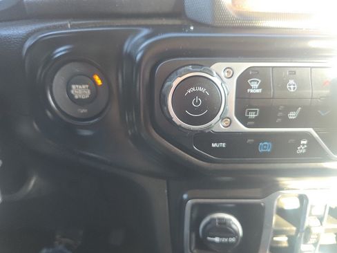 Used 2022 Jeep Wrangler Unlimited Sahara w/ Cold Weather Group AWD/4WD image 27
