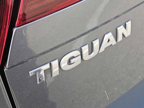 Used 2018 Volkswagen Tiguan S image 12