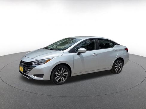 Used 2025 Nissan Versa SV FWD image 8