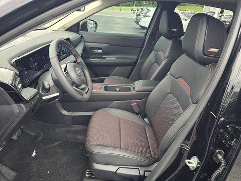 New 2026 Nissan Kicks SR AWD/4WD image 11