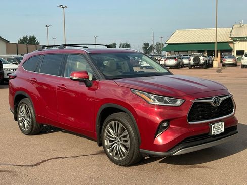 Used 2021 Toyota Highlander Platinum AWD/4WD image 7