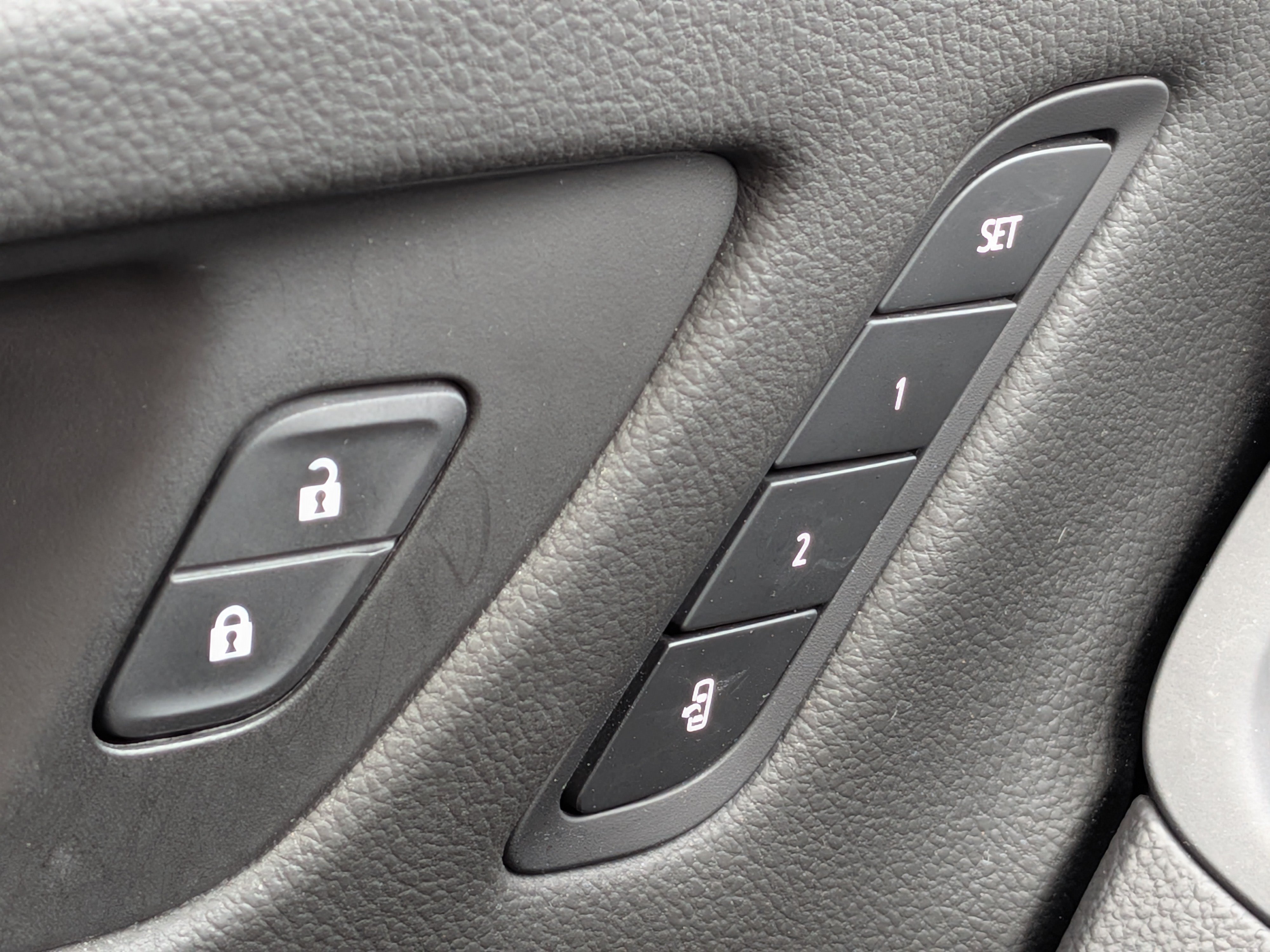 Used 2020 Buick Envision Essence w/ LPO, Cargo Package FWD image 22