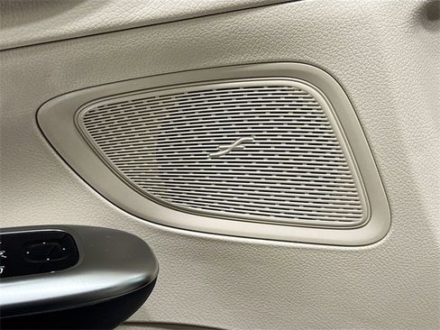 Certified 2023 Mercedes-Benz C 300 4MATIC Sedan image 18