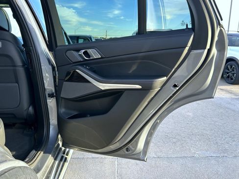 Used 2025 BMW X5 xDrive50e image 17