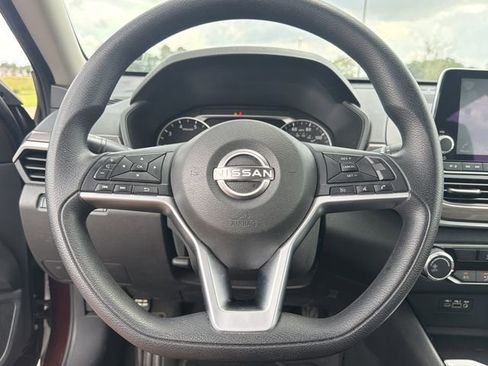 Used 2024 Nissan Altima 2.5 SV FWD image 22