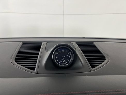 Certified 2023 Porsche Macan S image 32