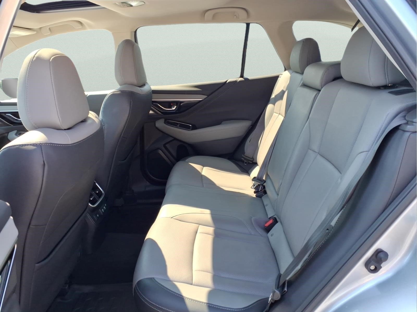 Certified 2022 Subaru Outback Limited AWD/4WD image 4