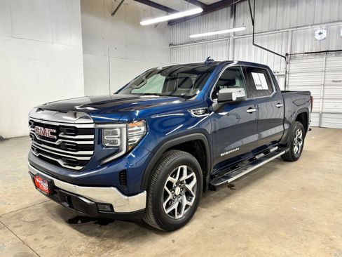 Used 2023 GMC Sierra 1500 SLT w/ SLT Premium Package RWD image 3