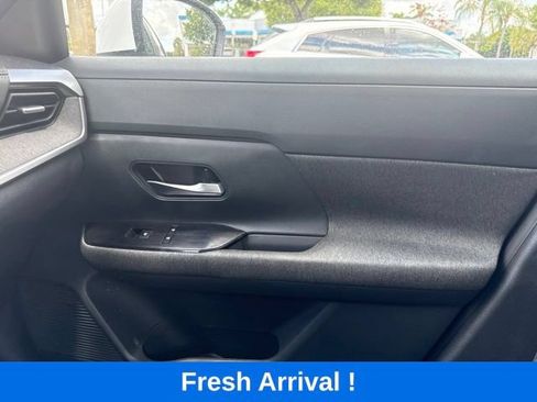 Used 2025 Nissan Kicks SV FWD image 11